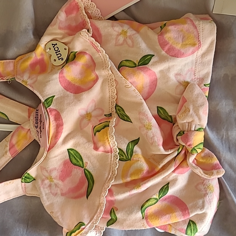 Juicy Couture, 2 Piece Set of top and shorts, Pink, 18 months - Picture 3 of 7